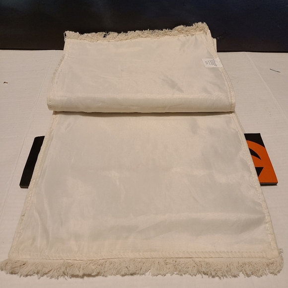 Decorative Table Runner - Picture 10 of 15